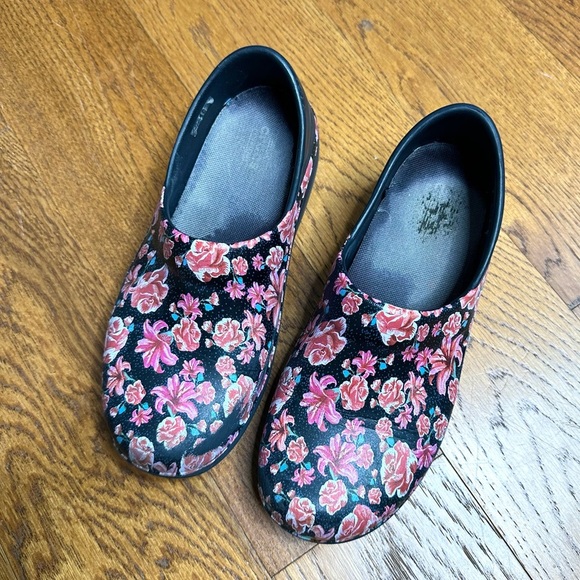 CROCS Shoes - Crocs Women's Neria Pro II Clog - Floral